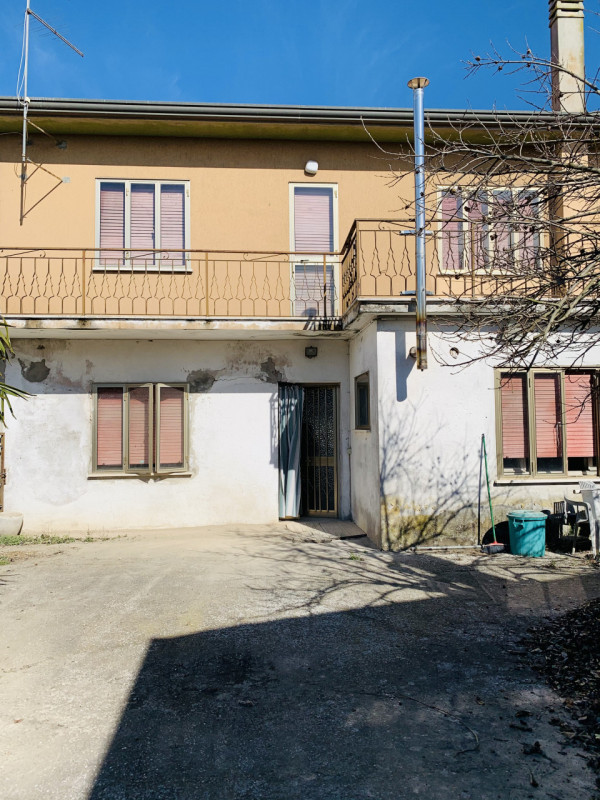 Villa a Schiera in vendita a Sant'Urbano, 4 locali, zona ignano, prezzo € 33.000 | PortaleAgenzieImmobiliari.it