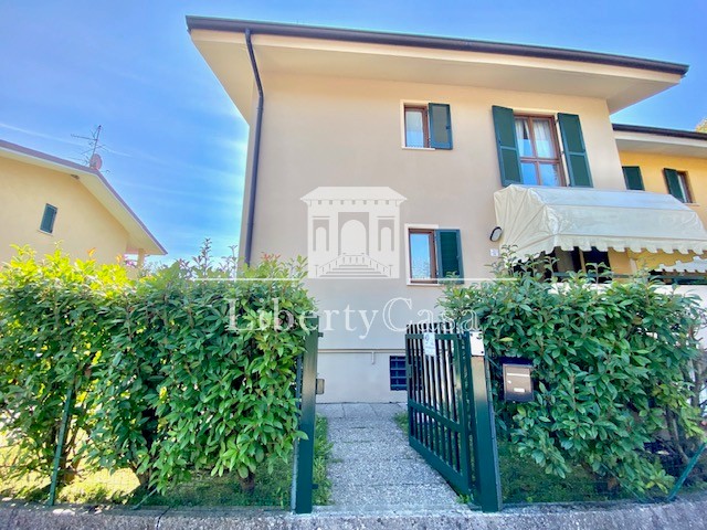 Villa Bifamiliare in vendita a Puegnago sul Garda, 5 locali, prezzo € 449.000 | PortaleAgenzieImmobiliari.it