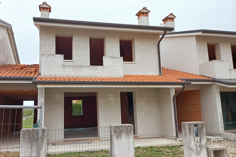 Villa a Schiera in vendita a Trevignano, 5 locali, prezzo € 139.000 | PortaleAgenzieImmobiliari.it