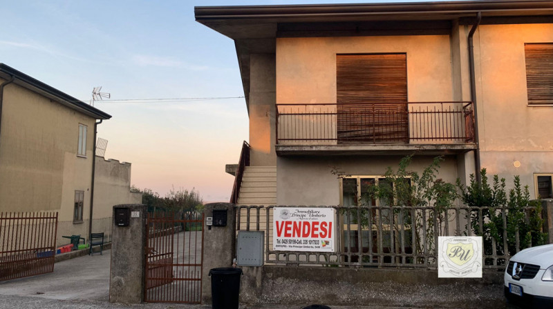 Appartamento in vendita a Villa Estense, 3 locali, zona Località: Villa Estense - Centro, prezzo € 65.000 | PortaleAgenzieImmobiliari.it
