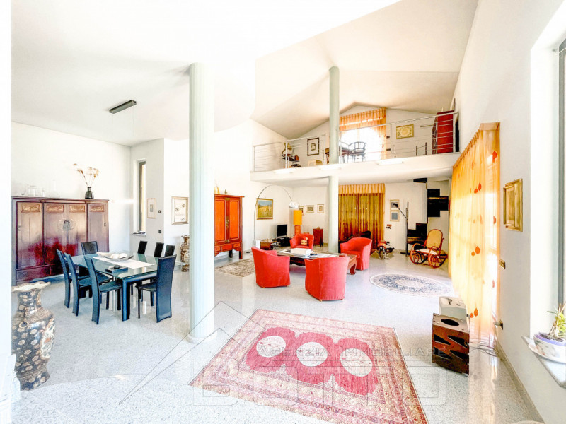 Villa in vendita a Gozzano, 9 locali, zona Località: Gozzano, prezzo € 790.000 | PortaleAgenzieImmobiliari.it
