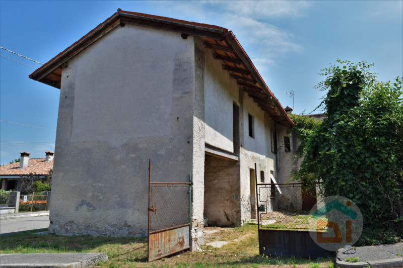 Rustico / Casale in vendita a Fogliano Redipuglia, 4 locali, zona Zona: Polazzo, prezzo € 50.000 | CambioCasa.it