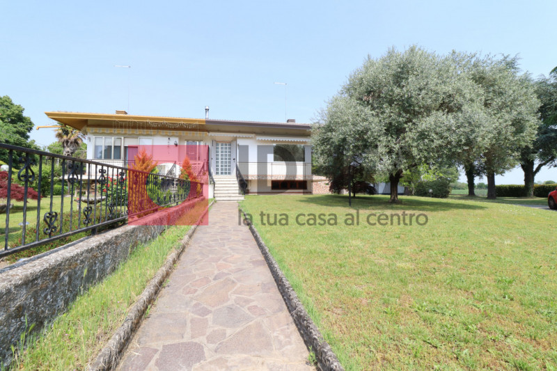 Villa Bifamiliare in vendita a Ponzano Veneto - Zona: Merlengo