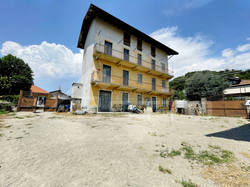 Rustico / Casale in vendita a Briga Novarese, 6 locali, zona Località: Briga Novarese - Centro, prezzo € 199.000 | PortaleAgenzieImmobiliari.it