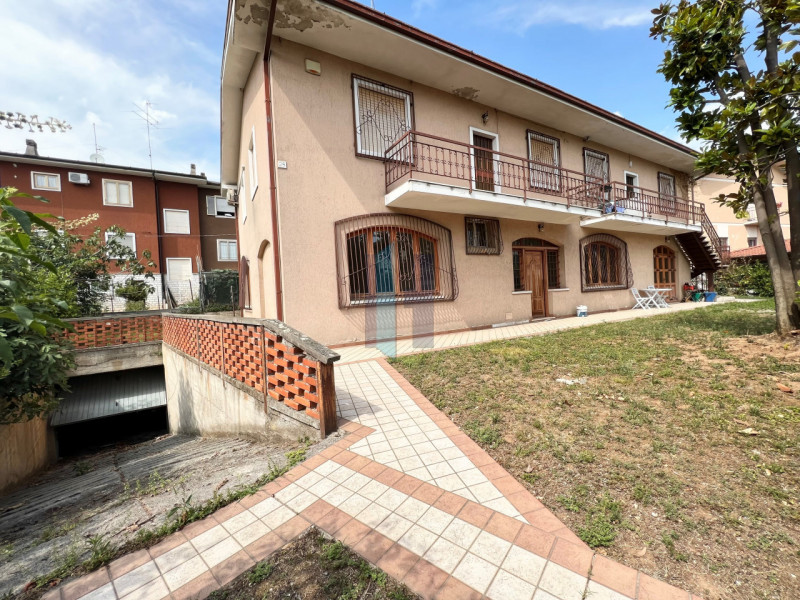 Villa Bifamiliare in vendita a Brescia - Zona: Urago Mella