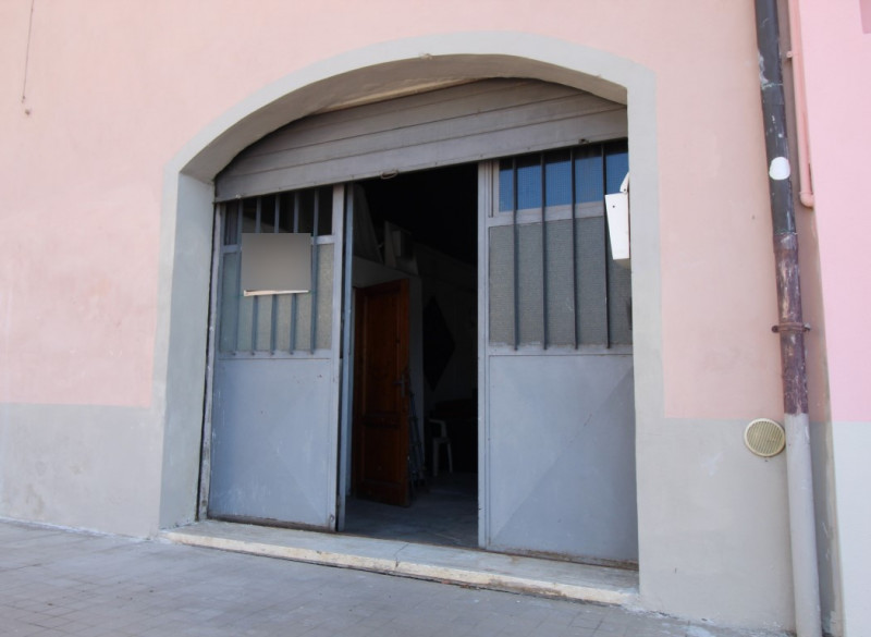 Laboratorio in affitto a San Giovanni Valdarno, 9999 locali, zona Zona: Ponte alle Forche, prezzo € 500 | CambioCasa.it