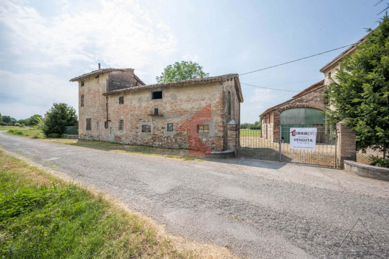 Rustico / Casale in vendita a Sant'Ilario d'Enza, 7 locali, zona Località: Sant'Ilario d'Enza, prezzo € 198.000 | PortaleAgenzieImmobiliari.it