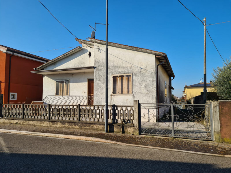 Villa in vendita a Veronella, 4 locali, prezzo € 165.000 | PortaleAgenzieImmobiliari.it