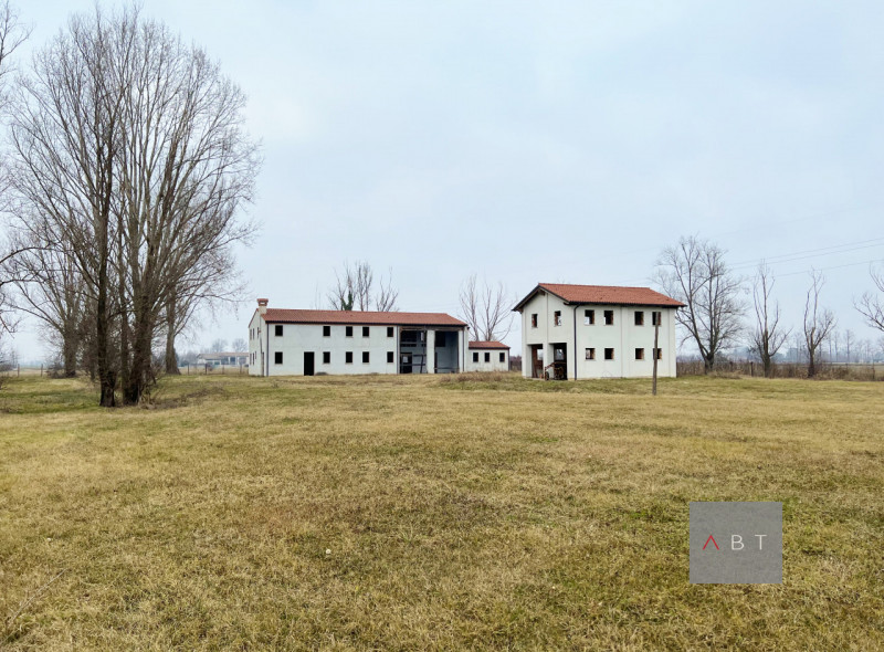 Villa in vendita a Piazzola sul Brenta, 9 locali, zona Località: Tremignon, prezzo € 299.000 | PortaleAgenzieImmobiliari.it