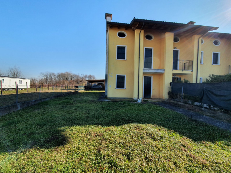 Villa a Schiera in vendita a Pianiga, 5 locali, zona aredo, prezzo € 120.000 | PortaleAgenzieImmobiliari.it