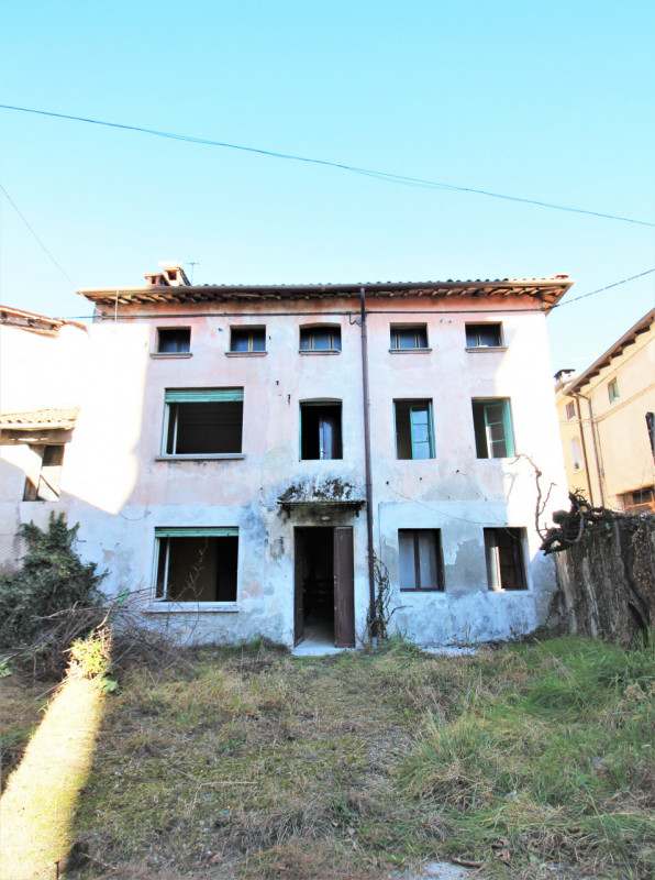 Villa Bifamiliare in vendita a Chiuppano, 8 locali, prezzo € 59.000 | PortaleAgenzieImmobiliari.it
