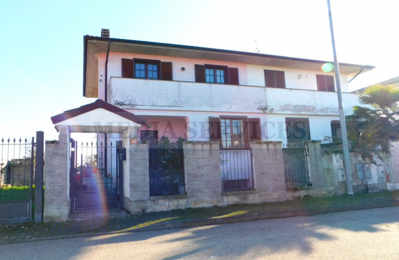 Villa a Schiera in vendita a Garlasco, 5 locali, zona Località: Garlasco, prezzo € 120.000 | CambioCasa.it