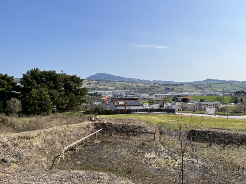 Terreno Edificabile Residenziale in vendita a Ancona - Zona: Candia