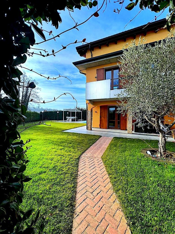 Villa in vendita a Peschiera del Garda - Zona: Peschiera del Garda