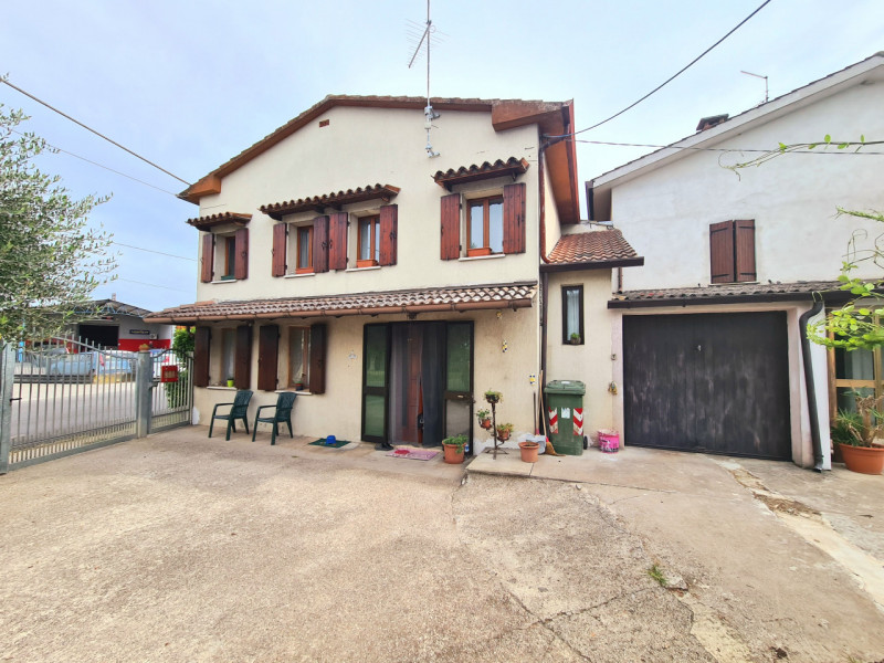 Villa in vendita a Megliadino San Vitale, 5 locali, zona Località: Megliadino San Vitale, prezzo € 95.000 | PortaleAgenzieImmobiliari.it