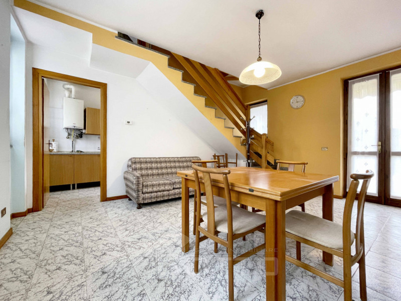Villa a Schiera in vendita a Borgomanero, 5 locali, prezzo € 143.000 | PortaleAgenzieImmobiliari.it