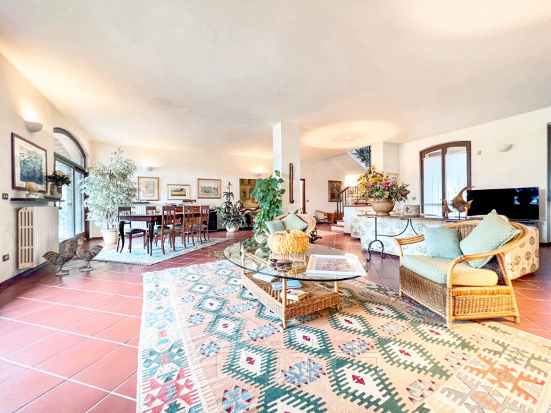 Villa in vendita a Gattinara, 7 locali, zona Località: Gattinara, prezzo € 590.000 | PortaleAgenzieImmobiliari.it
