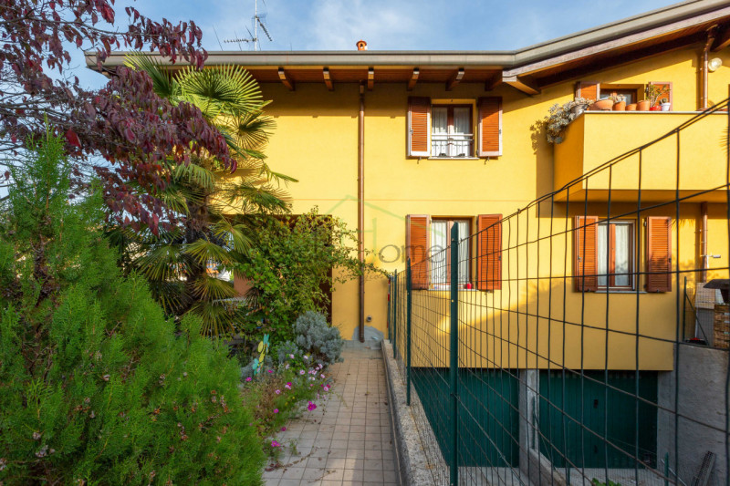 Villa Bifamiliare in vendita a Fino Mornasco, 4 locali, zona Località: Fino Mornasco, prezzo € 295.000 | PortaleAgenzieImmobiliari.it