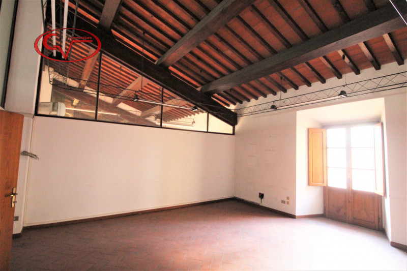 Ufficio / Studio in vendita a Montevarchi, 9999 locali, zona ro, prezzo € 250.000 | PortaleAgenzieImmobiliari.it
