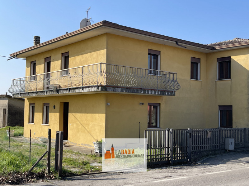 Villa Bifamiliare in vendita a Piacenza d'Adige - Zona: Piacenza d'Adige