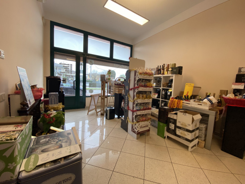 Negozio / Locale in vendita a Casalserugo, 9999 locali, zona Località: Casalserugo - Centro, prezzo € 40.000 | CambioCasa.it