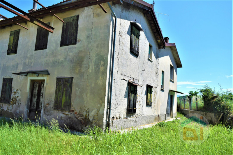 Villa a Schiera in vendita a Farra d'Isonzo, 4 locali, zona Località: Farra d'Isonzo, prezzo € 80.000 | PortaleAgenzieImmobiliari.it