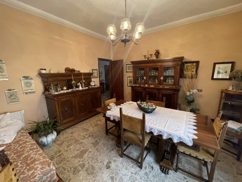 Villa in vendita a Suzzara, 10 locali, prezzo € 455.000 | PortaleAgenzieImmobiliari.it