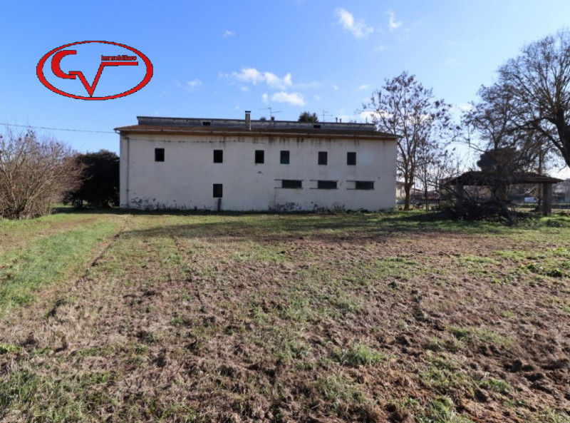 Villa in vendita a Montevarchi, 12 locali, zona ntigiana, prezzo € 350.000 | PortaleAgenzieImmobiliari.it
