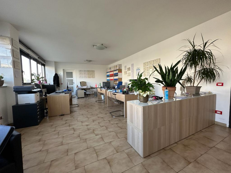Ufficio / Studio in affitto a Corsico, 9999 locali, prezzo € 1.300 | PortaleAgenzieImmobiliari.it
