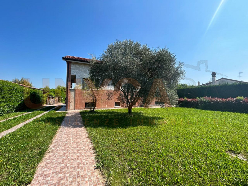 Villa Bifamiliare in vendita a Mestrino, 9 locali, zona Località: Mestrino, prezzo € 549.000 | PortaleAgenzieImmobiliari.it