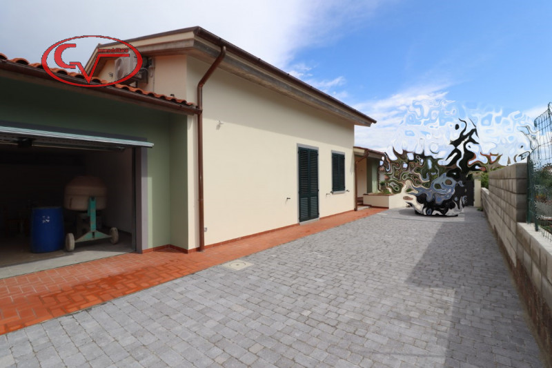 Villa in vendita a Loro Ciuffenna, 5 locali, prezzo € 450.000 | PortaleAgenzieImmobiliari.it
