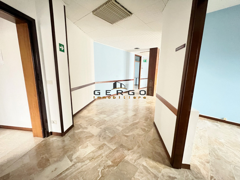Ufficio / Studio in vendita a Albignasego, 12 locali, zona Località: Ferri, prezzo € 390.000 | PortaleAgenzieImmobiliari.it