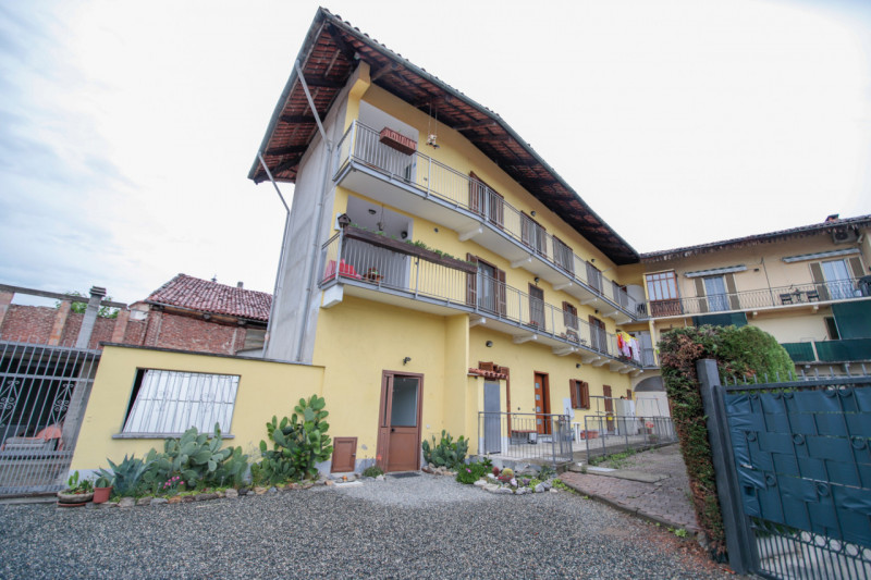 Appartamento in vendita a Ozegna, 7 locali, zona Località: Ozegna - Centro, prezzo € 169.000 | PortaleAgenzieImmobiliari.it