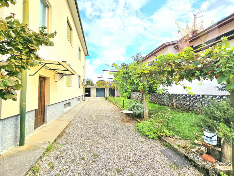 Villa Bifamiliare in vendita a Gorizia, 7 locali, zona nico, prezzo € 200.000 | PortaleAgenzieImmobiliari.it