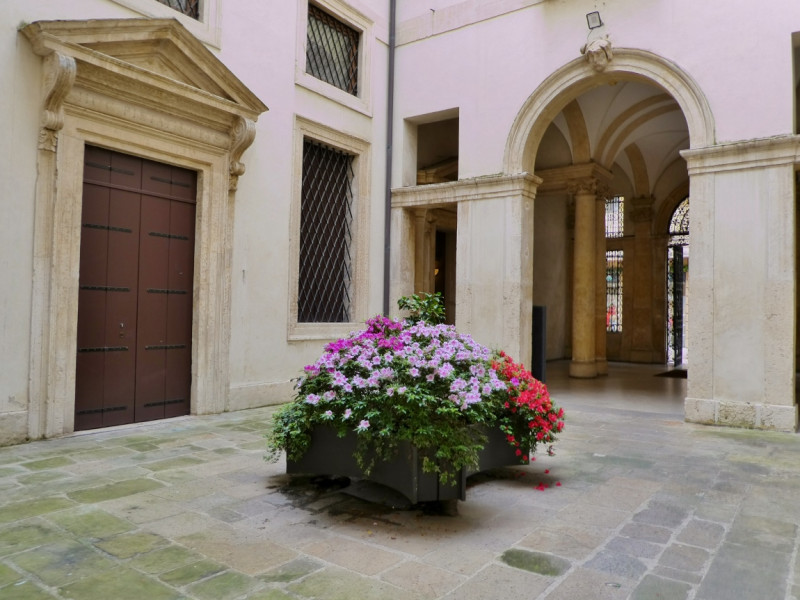 Ufficio / Studio in affitto a Vicenza, 5 locali, zona ro storico, prezzo € 1.950 | PortaleAgenzieImmobiliari.it