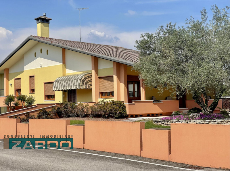 Villa in vendita a Castello di Godego, 6 locali, zona Località: Castello di Godego, prezzo € 290.000 | PortaleAgenzieImmobiliari.it
