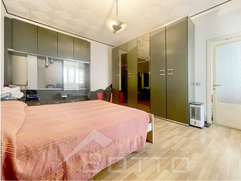 Appartamento in vendita a Oleggio, 3 locali, zona Località: Oleggio - Centro, prezzo € 68.000 | PortaleAgenzieImmobiliari.it