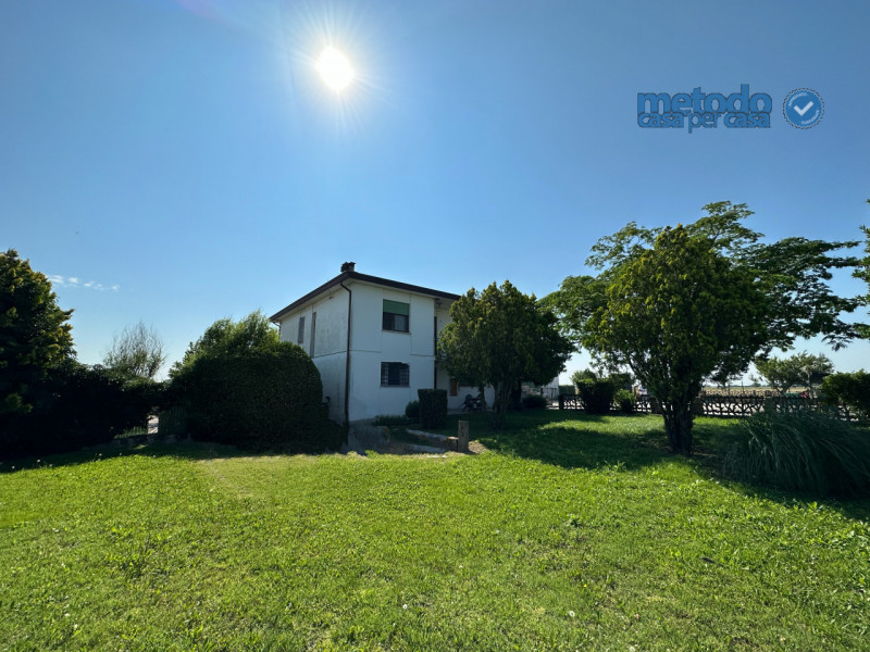 Villa in vendita a Gavello - Zona: Magnolina