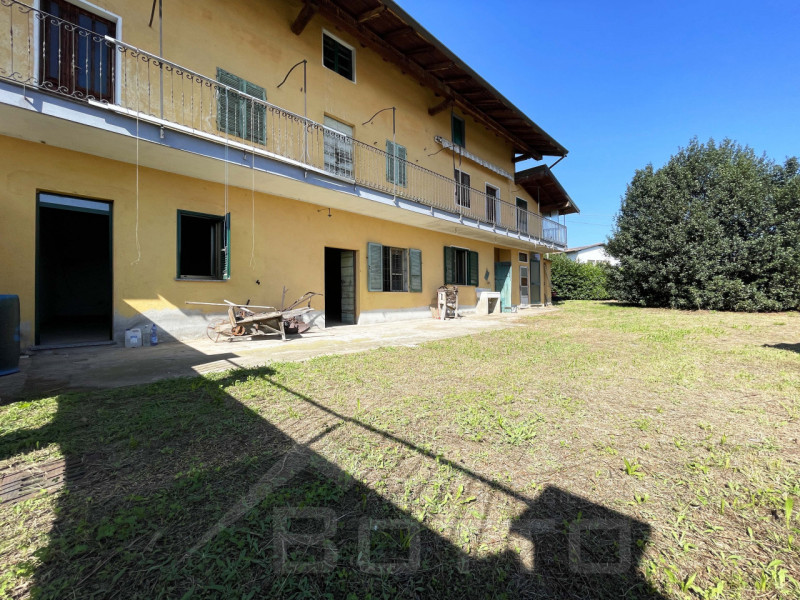 Villa in vendita a Barengo, 4 locali, zona Località: Barengo, prezzo € 98.000 | PortaleAgenzieImmobiliari.it