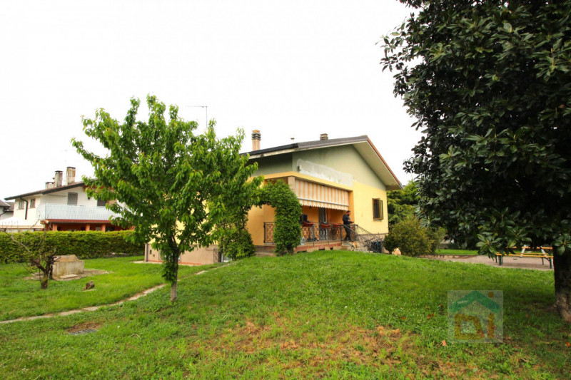 Villa in vendita a Santa Maria La Longa, 4 locali, zona to di Capitolo, prezzo € 210.000 | PortaleAgenzieImmobiliari.it