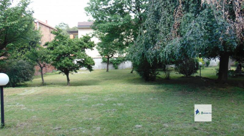Villa in vendita a Turbigo, 4 locali, zona Località: Turbigo - Centro, prezzo € 155.000 | PortaleAgenzieImmobiliari.it