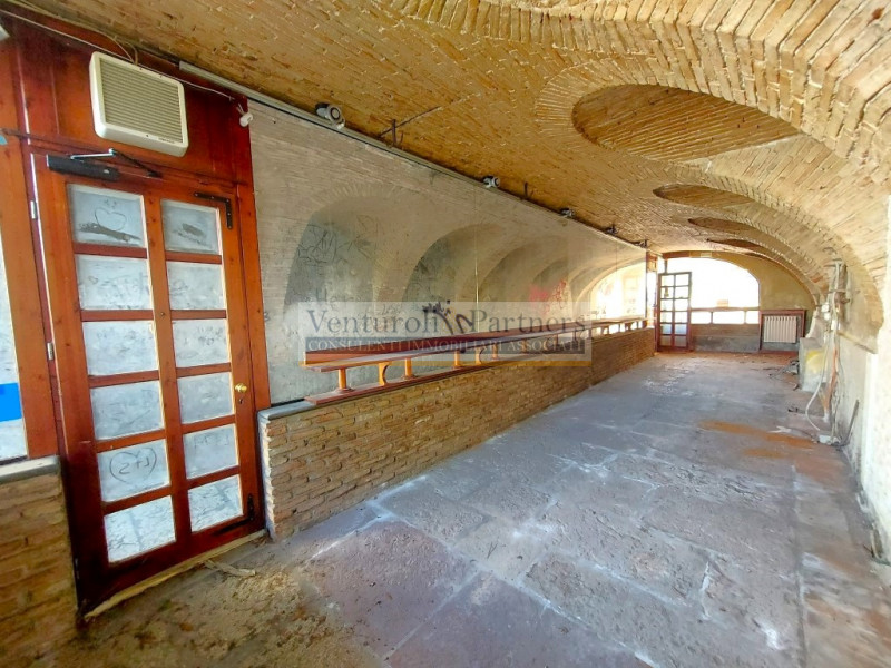 Immobile Commerciale in vendita a Moniga del Garda - Zona: Moniga del Garda - Centro