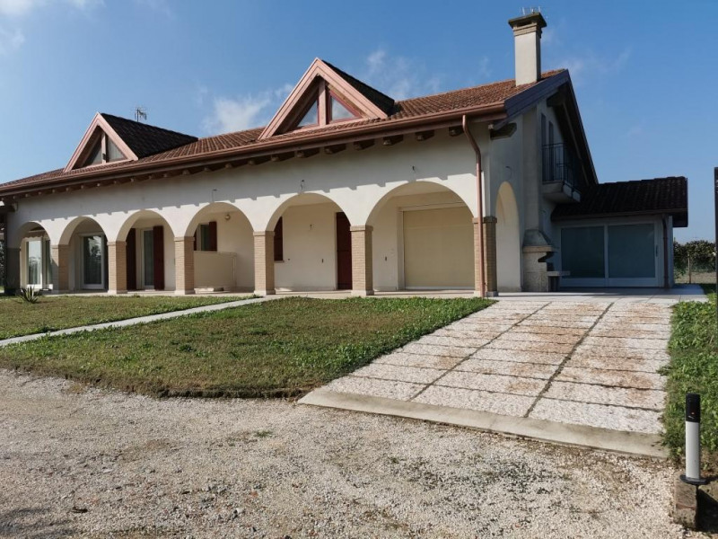 Villa Bifamiliare in vendita a Legnaro, 6 locali, zona Località: Volparo, prezzo € 290.000 | PortaleAgenzieImmobiliari.it