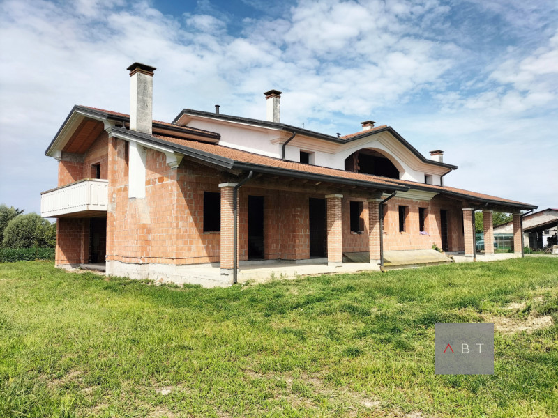 Villa Bifamiliare in vendita a San Martino di Lupari, 5 locali, zona hetto, prezzo € 145.000 | PortaleAgenzieImmobiliari.it