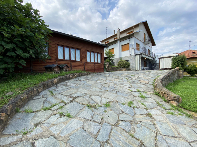 Villa in Vendita a Gattinara