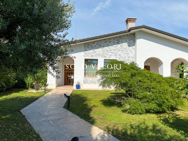 Villa in vendita a Bassano del Grappa, 6 locali, zona Località: Bassano del Grappa, prezzo € 540.000 | PortaleAgenzieImmobiliari.it