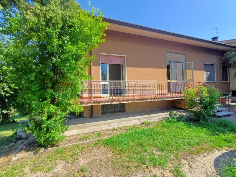 Villa Bifamiliare in vendita a Valeggio sul Mincio, 5 locali, prezzo € 450.000 | PortaleAgenzieImmobiliari.it