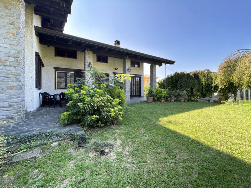 Villa in vendita a Momo, 6 locali, zona Località: Momo, prezzo € 290.000 | PortaleAgenzieImmobiliari.it