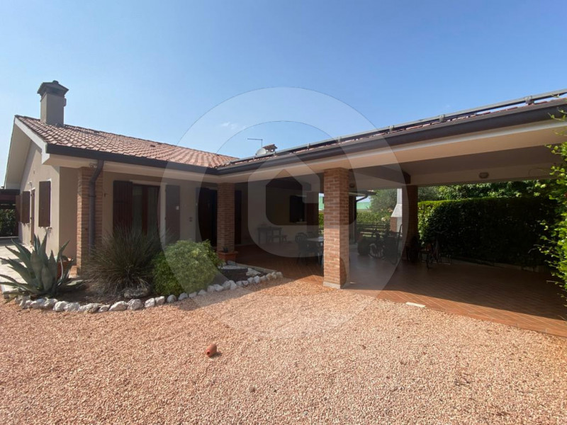 Villa in vendita a Massanzago, 5 locali, zona Località: Massanzago, prezzo € 270.000 | PortaleAgenzieImmobiliari.it