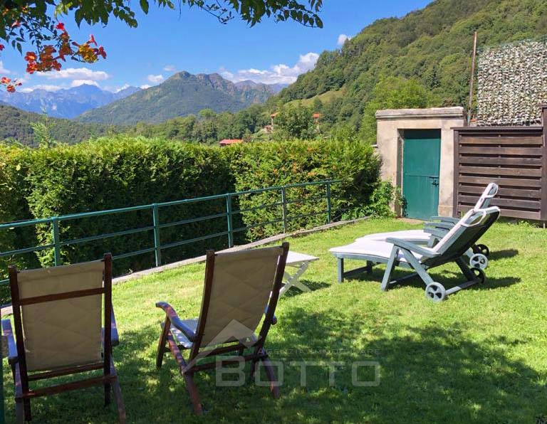 Villa in vendita a Varallo, 7 locali, zona Località: Varallo, prezzo € 265.000 | PortaleAgenzieImmobiliari.it